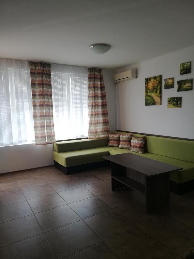 Apartamenti Zhelezovi 포마리 외부 사진