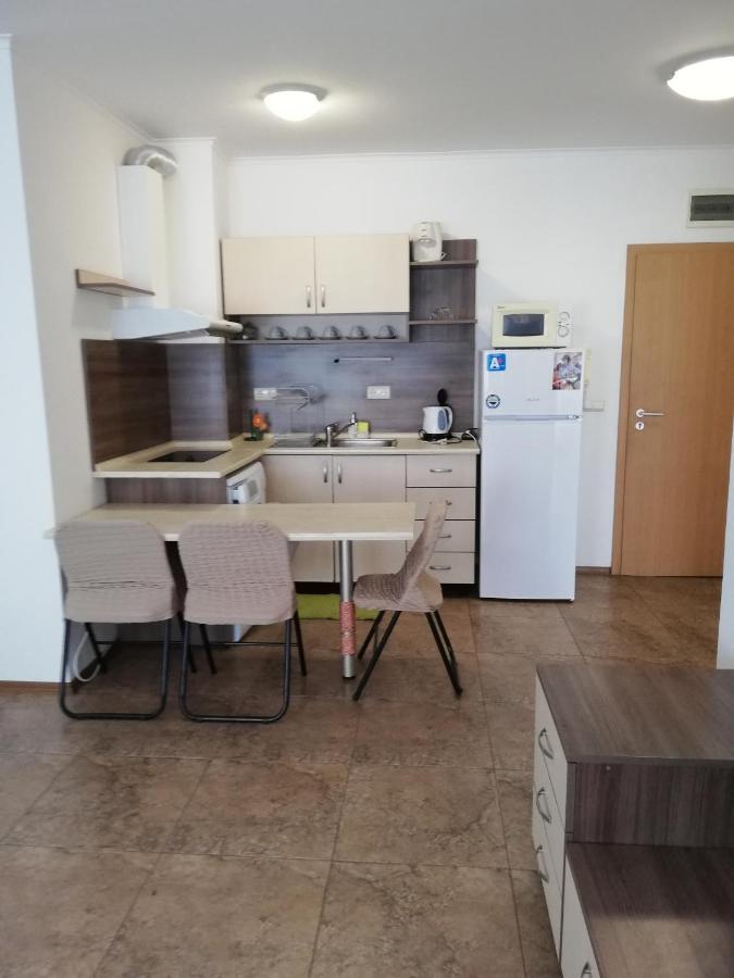 Apartamenti Zhelezovi 포마리 외부 사진