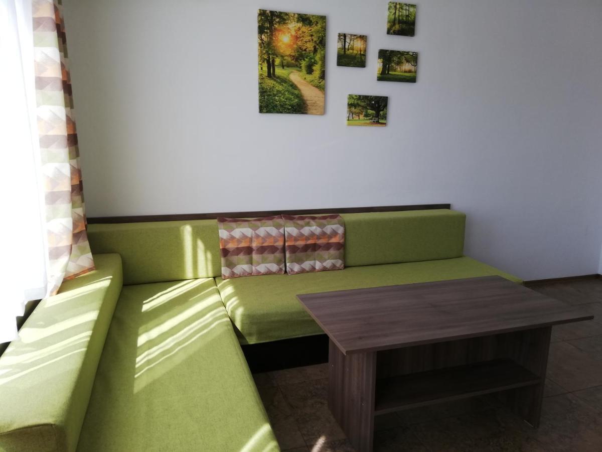 Apartamenti Zhelezovi 포마리 외부 사진