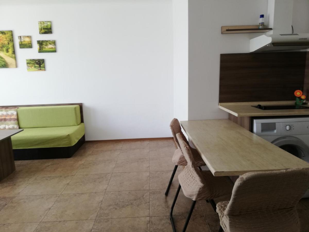 Apartamenti Zhelezovi 포마리 외부 사진