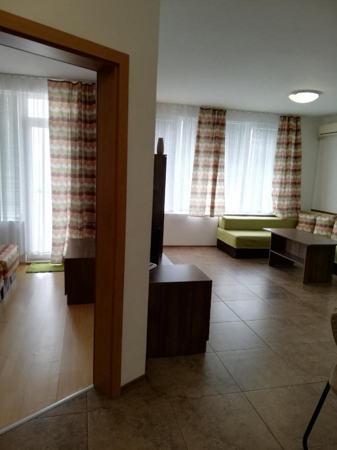 Apartamenti Zhelezovi 포마리 외부 사진