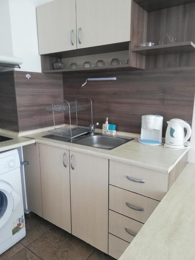 Apartamenti Zhelezovi 포마리 외부 사진