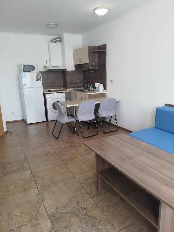Apartamenti Zhelezovi 포마리 외부 사진
