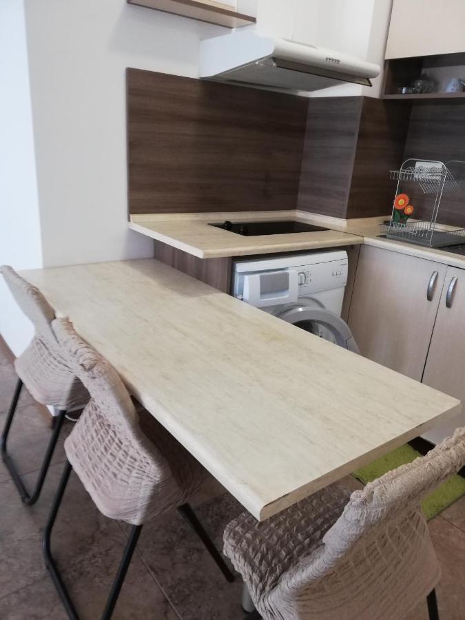 Apartamenti Zhelezovi 포마리 외부 사진