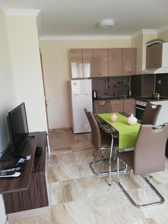 Apartamenti Zhelezovi 포마리 외부 사진