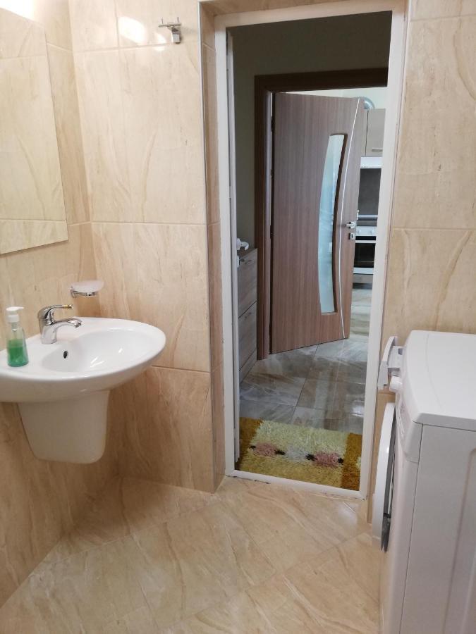 Apartamenti Zhelezovi 포마리 외부 사진